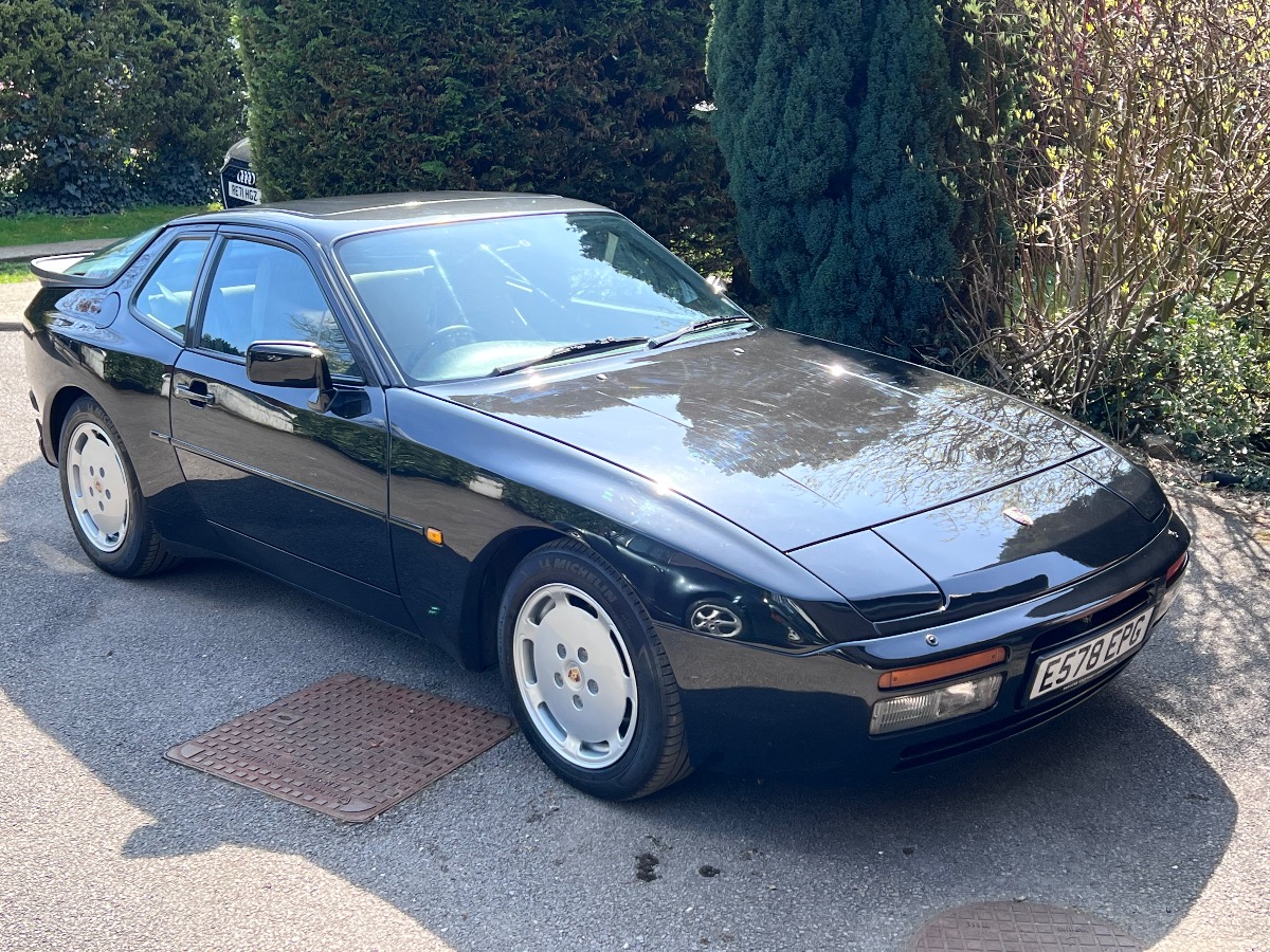 1986 Porsche 944 Image 3