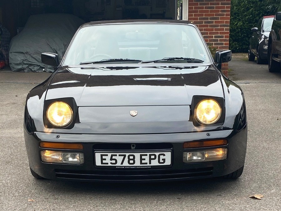 1986 Porsche 944 Image 2