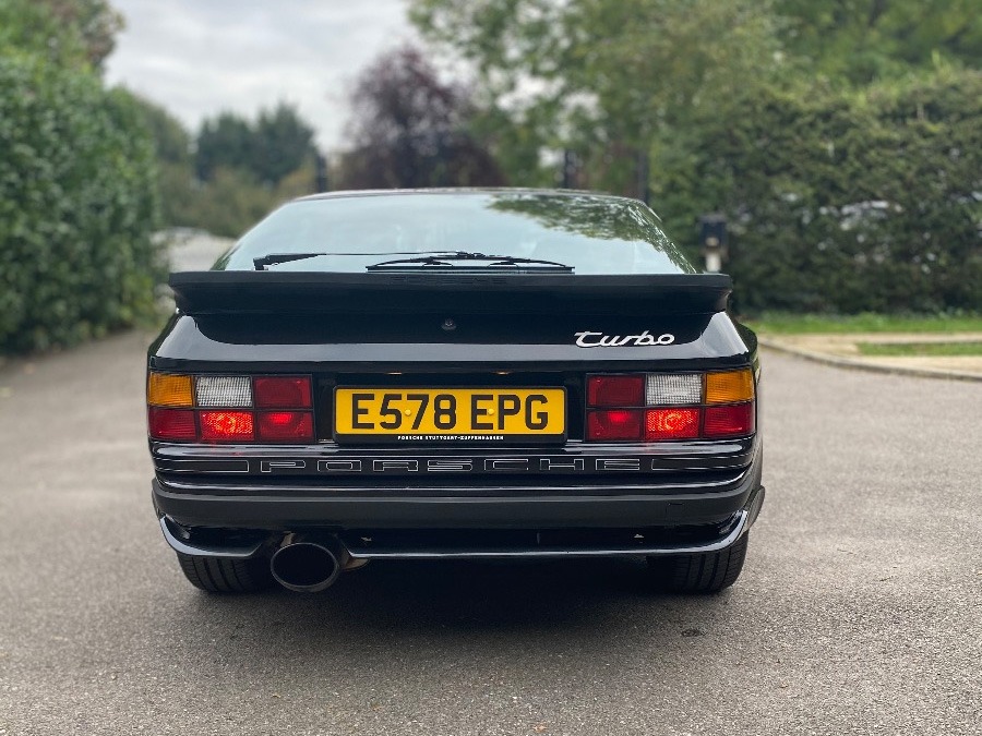 1986 Porsche 944 Image 4